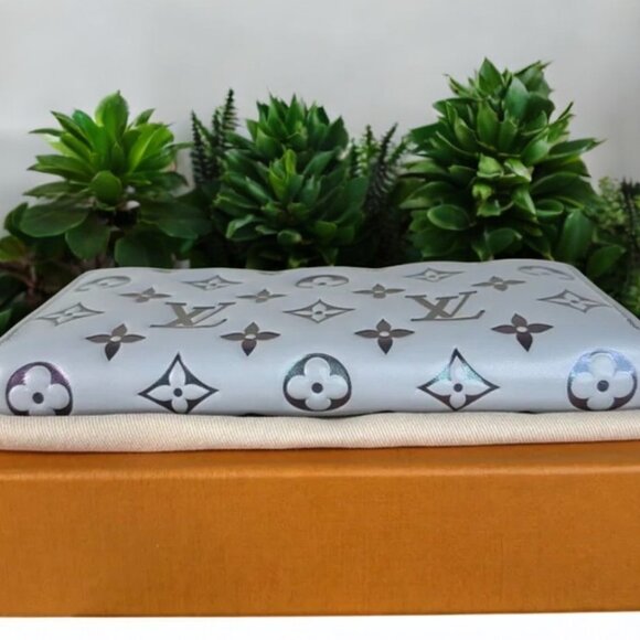 Louis Vuitton Iridescent Monogram Ski Coussin Zippy Wallet NEW with COA - Picture 15 of 17